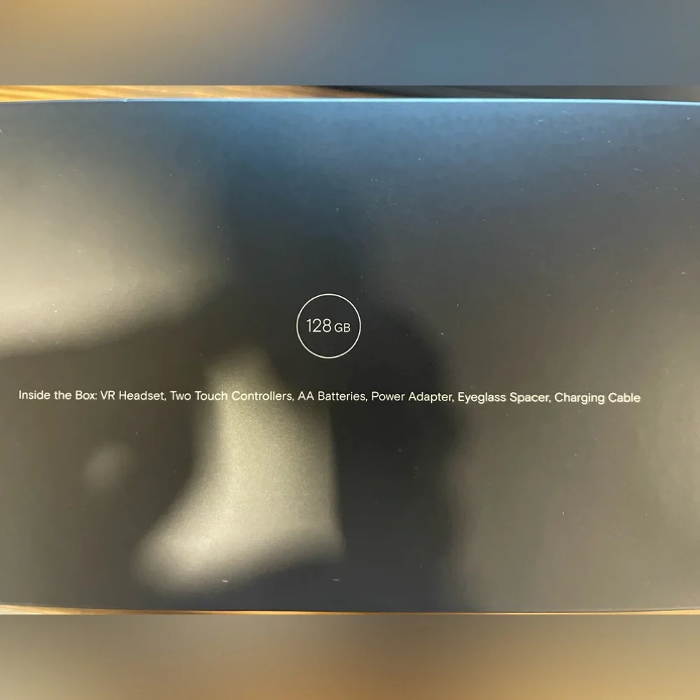 Oculus Quest 128 Gigabytes and Travel Case
